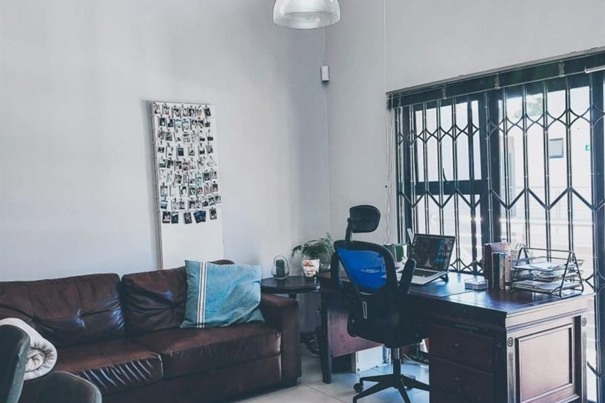 Stylish Investment Opportunity with Immediate Rental Income! - Photo 2