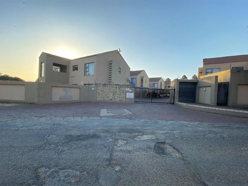 Apartment For Sale in Sasolburg Central, Sasolburg - Photo 1