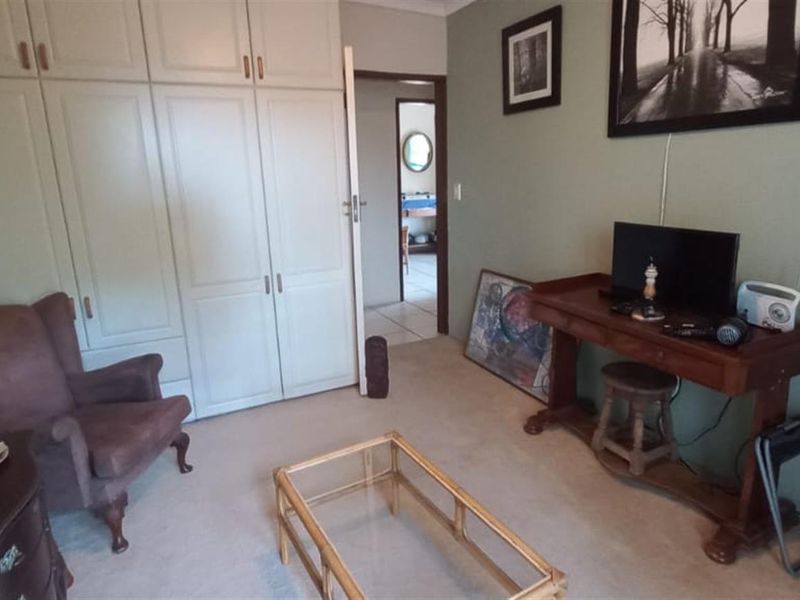 Garden Cottage - PALM BEACH - Fully Furnished | Electricity/Water INCLUDED - Photo 6