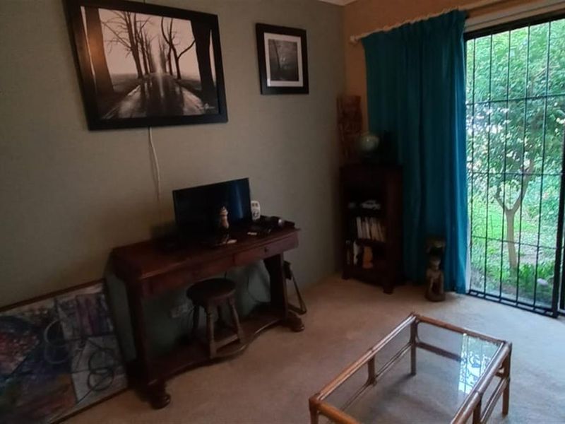 Garden Cottage - PALM BEACH - Fully Furnished | Electricity/Water INCLUDED - Photo 9