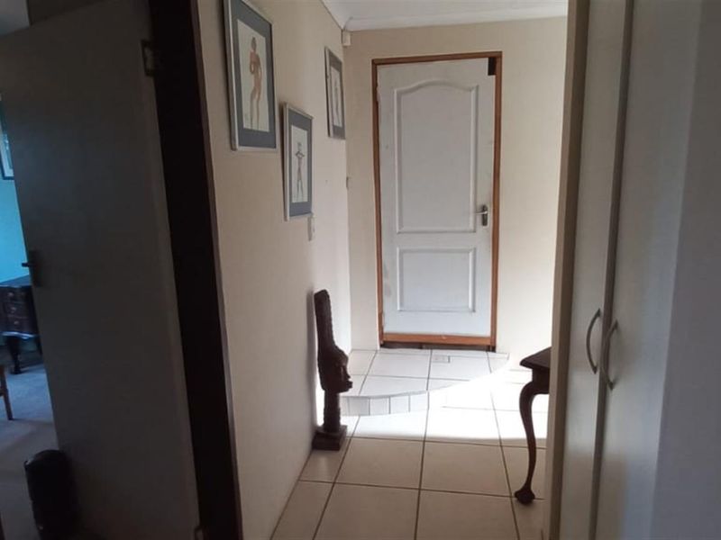 Garden Cottage - PALM BEACH - Fully Furnished | Electricity/Water INCLUDED - Photo 4