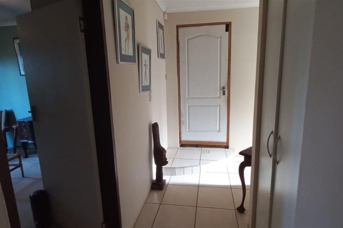 Garden Cottage - PALM BEACH - Fully Furnished | Electricity/Water INCLUDED - Photo 4