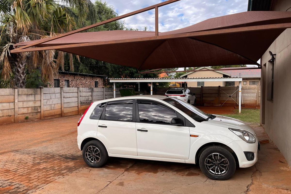 The Ultimate Multi-Purpose Gem: Unlimited Potential on a Grand Scale in Hadison Park, Kimberley - Photo 5