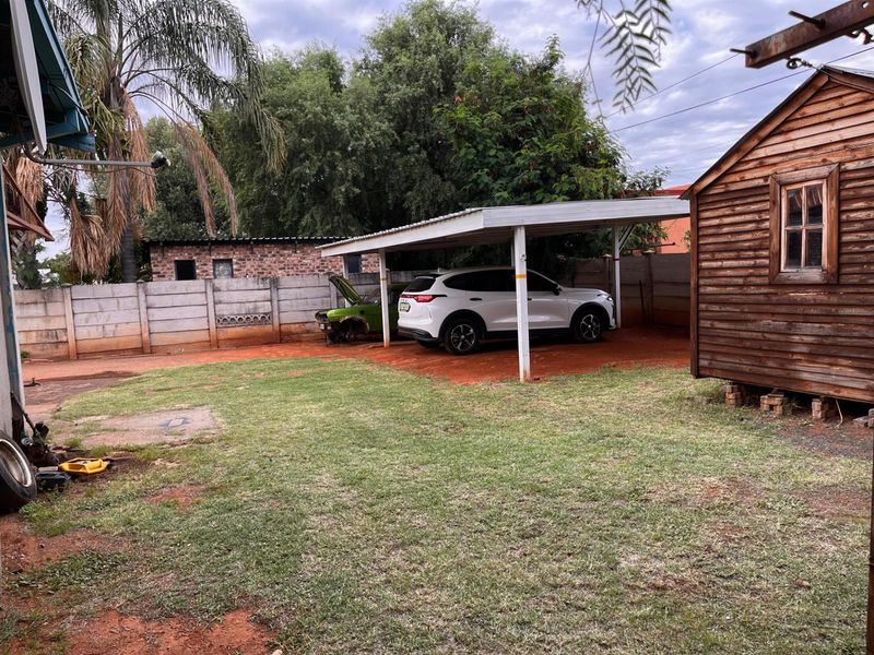 The Ultimate Multi-Purpose Gem: Unlimited Potential on a Grand Scale in Hadison Park, Kimberley - Photo 8