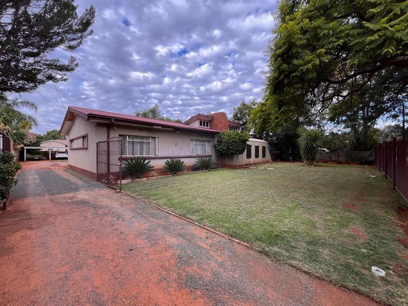 The Ultimate Multi-Purpose Gem: Unlimited Potential on a Grand Scale in Hadison Park, Kimberley - Photo 2