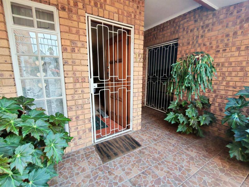 Townhouse For Sale in Middelburg Central, Middelburg - Photo 3