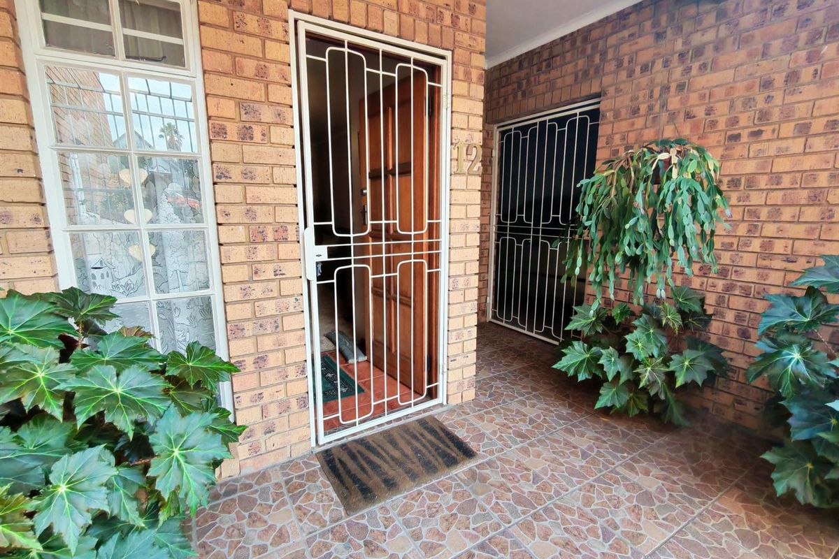 Townhouse For Sale in Middelburg Central, Middelburg - Photo 3