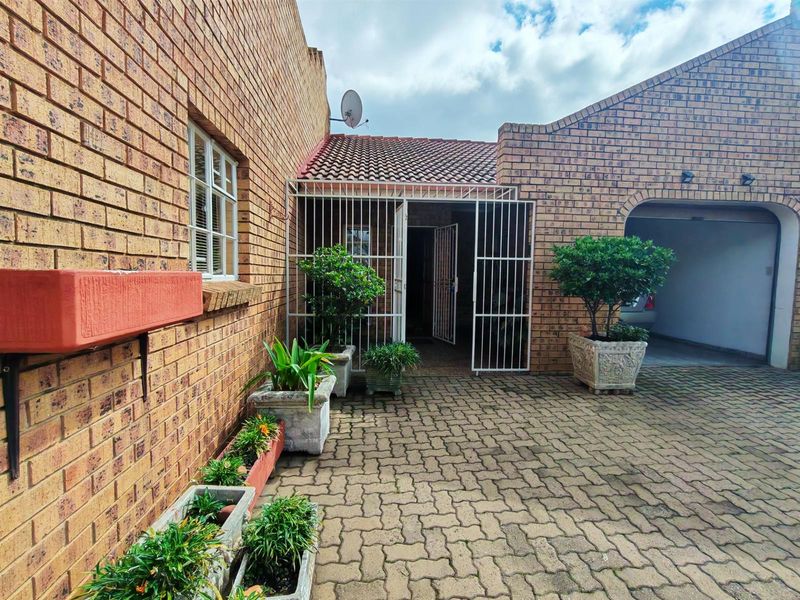 Townhouse For Sale in Middelburg Central, Middelburg - Photo 2