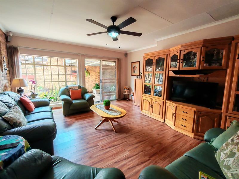 Townhouse For Sale in Middelburg Central, Middelburg - Photo 9