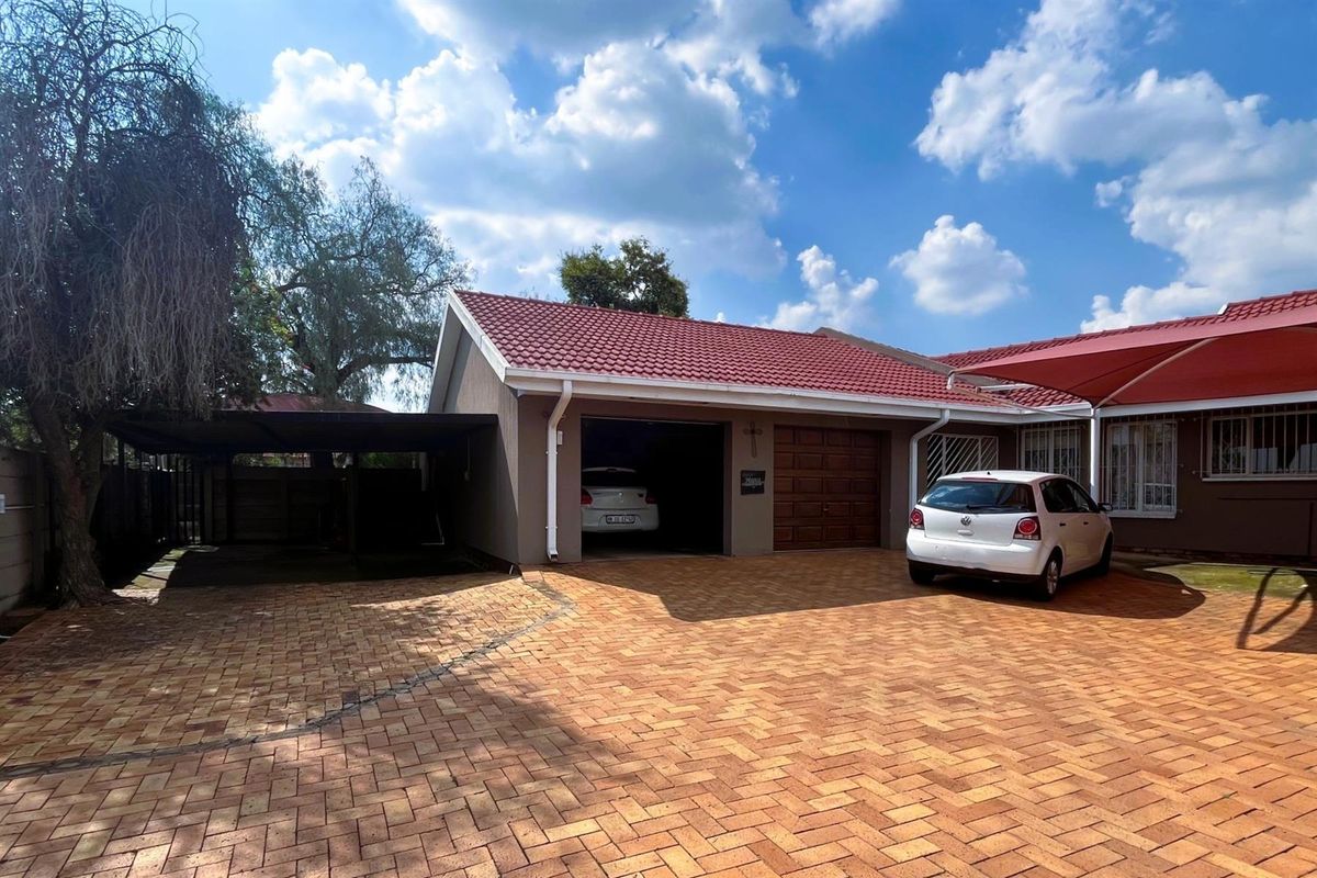 Spacious Family Haven with a Flatlet in Prime Brackendowns! - Photo 3