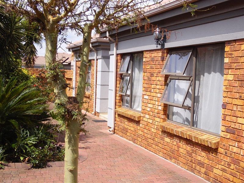 Security You Want. Electricity You Can Count On. Rates and Garden Service included - no extra cost - Photo 2