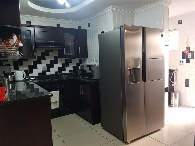 Stylish 3-Bedroom Unit in a Peaceful Fauna Park Setting - Photo 10