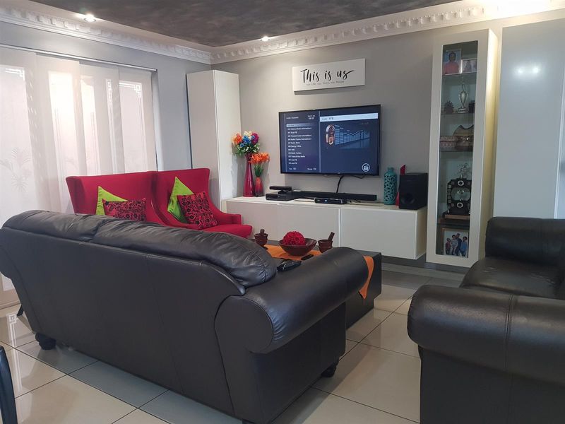 Stylish 3-Bedroom Unit in a Peaceful Fauna Park Setting - Photo 8