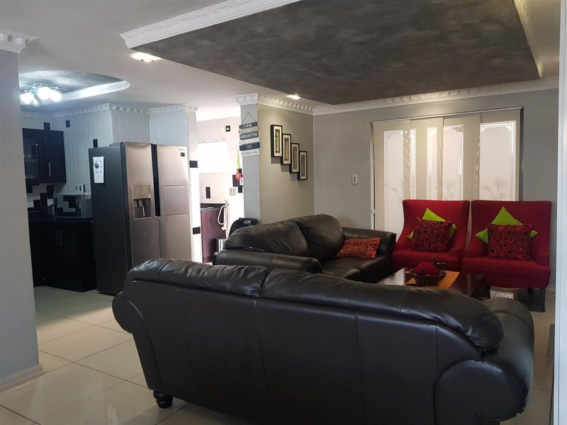 Stylish 3-Bedroom Unit in a Peaceful Fauna Park Setting - Photo 7