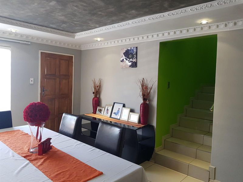 Stylish 3-Bedroom Unit in a Peaceful Fauna Park Setting - Photo 4