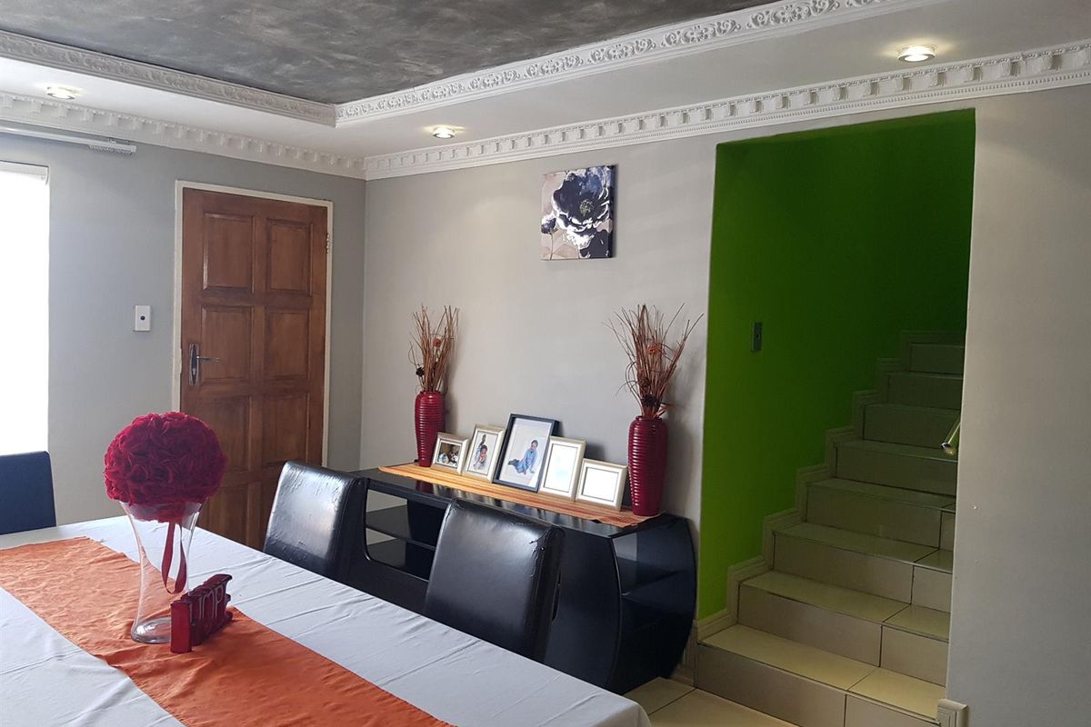 Stylish 3-Bedroom Unit in a Peaceful Fauna Park Setting - Photo 4