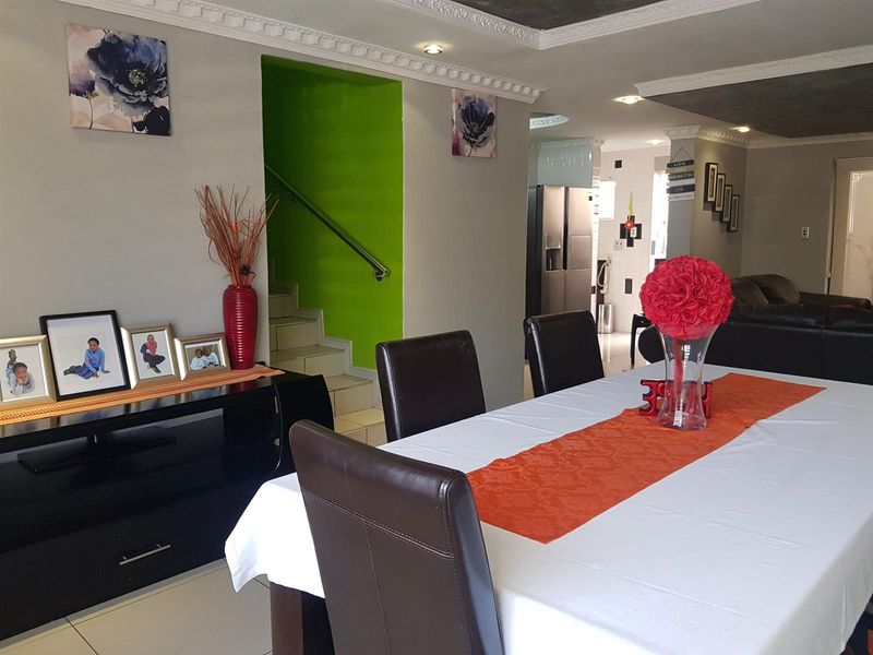 Stylish 3-Bedroom Unit in a Peaceful Fauna Park Setting - Photo 3