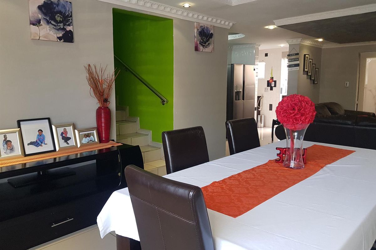 Stylish 3-Bedroom Unit in a Peaceful Fauna Park Setting - Photo 3