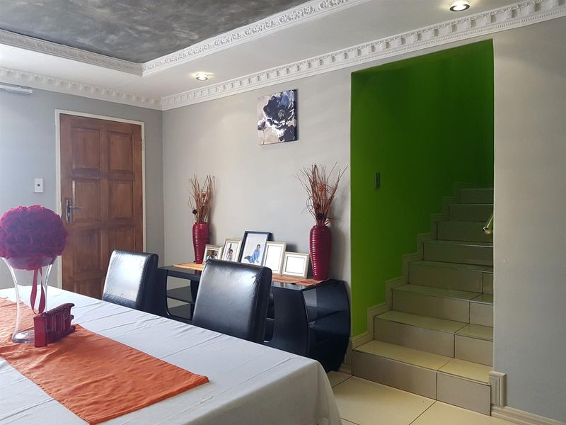 Stylish 3-Bedroom Unit in a Peaceful Fauna Park Setting - Photo 5