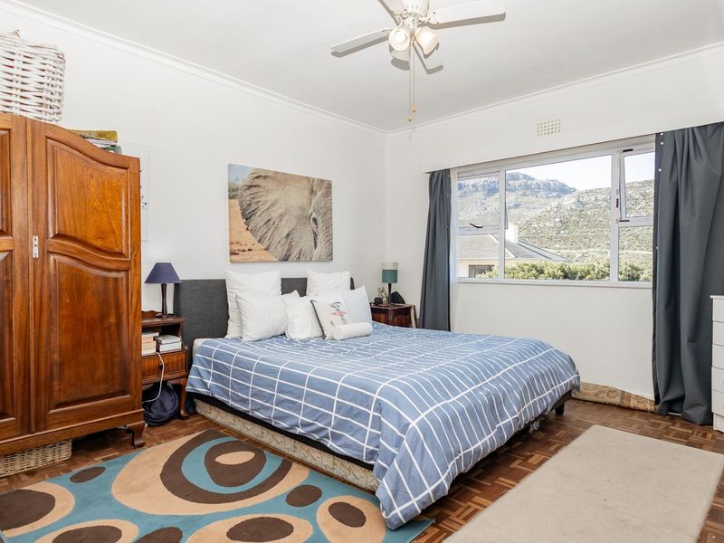 Lock up and go 2 Bed apartment in the heart of Fish Hoek - Photo 8