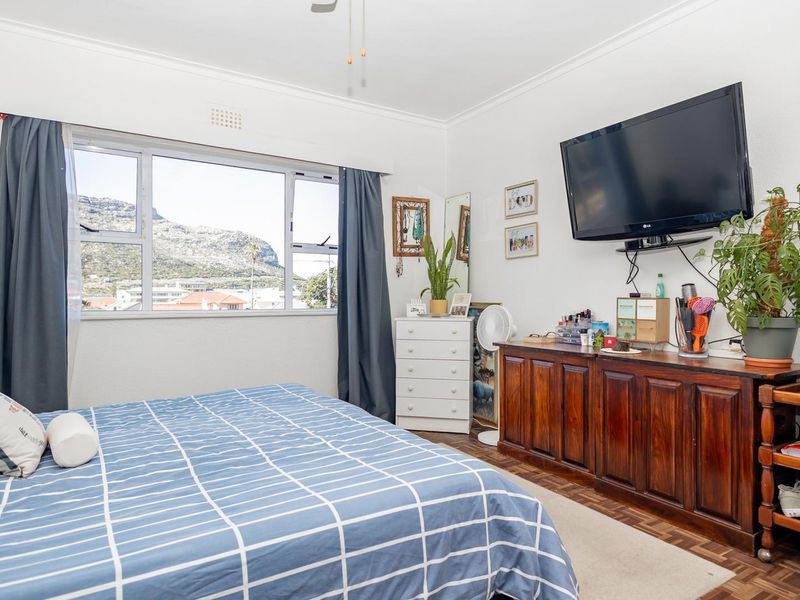 Lock up and go 2 Bed apartment in the heart of Fish Hoek - Photo 9