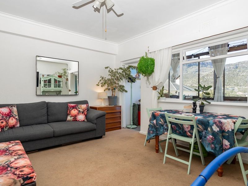 Lock up and go 2 Bed apartment in the heart of Fish Hoek - Photo 3