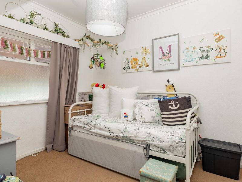 Lock up and go 2 Bed apartment in the heart of Fish Hoek - Photo 10