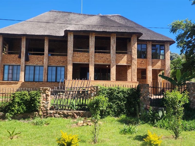 House with River View For Sale in Vaaloewer, Vanderbijlpark - Photo 2