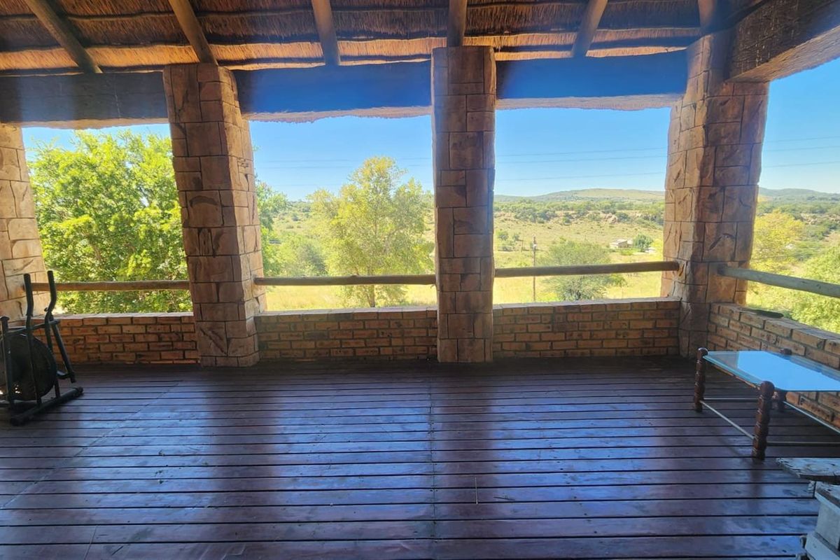 House with River View For Sale in Vaaloewer, Vanderbijlpark - Photo 5