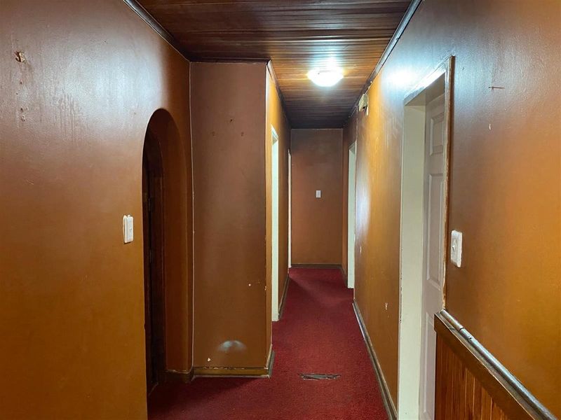 8 Bedroom House For Sale - Photo 10