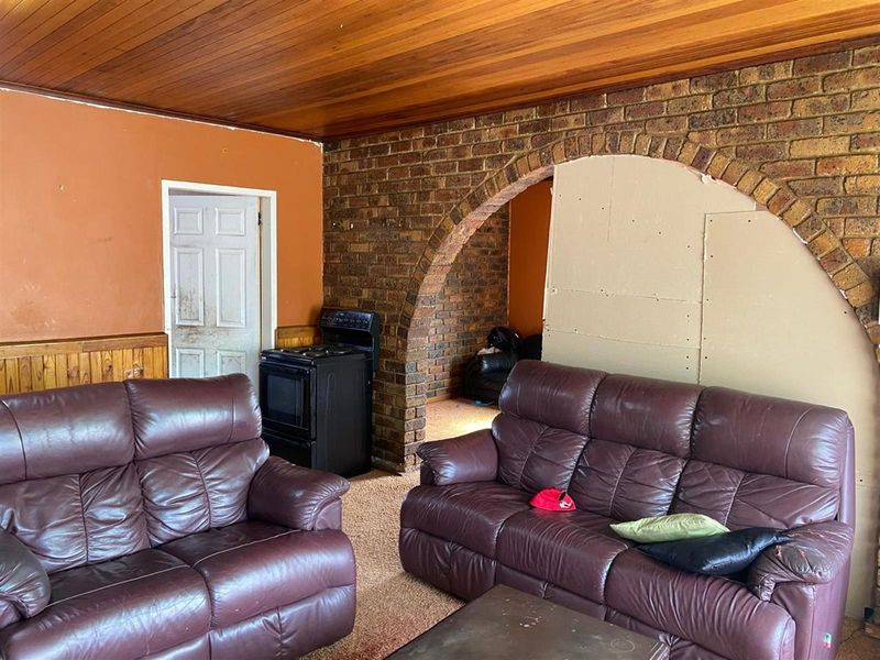 8 Bedroom House For Sale - Photo 8