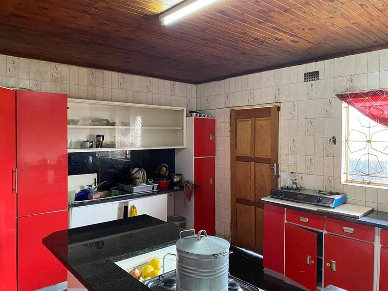 8 Bedroom House For Sale - Photo 7