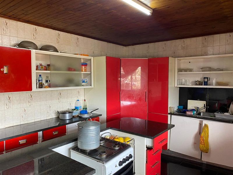 8 Bedroom House For Sale - Photo 5