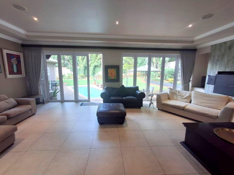 A FAMILY OASIS NESTLED IN PRISTINE BEDFORDVIEW - Photo 9