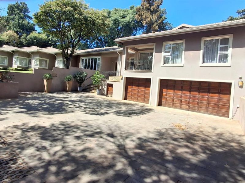 A FAMILY OASIS NESTLED IN PRISTINE BEDFORDVIEW - Photo 3