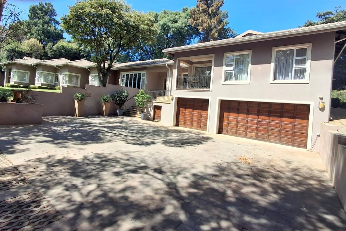 A FAMILY OASIS NESTLED IN PRISTINE BEDFORDVIEW - Photo 3