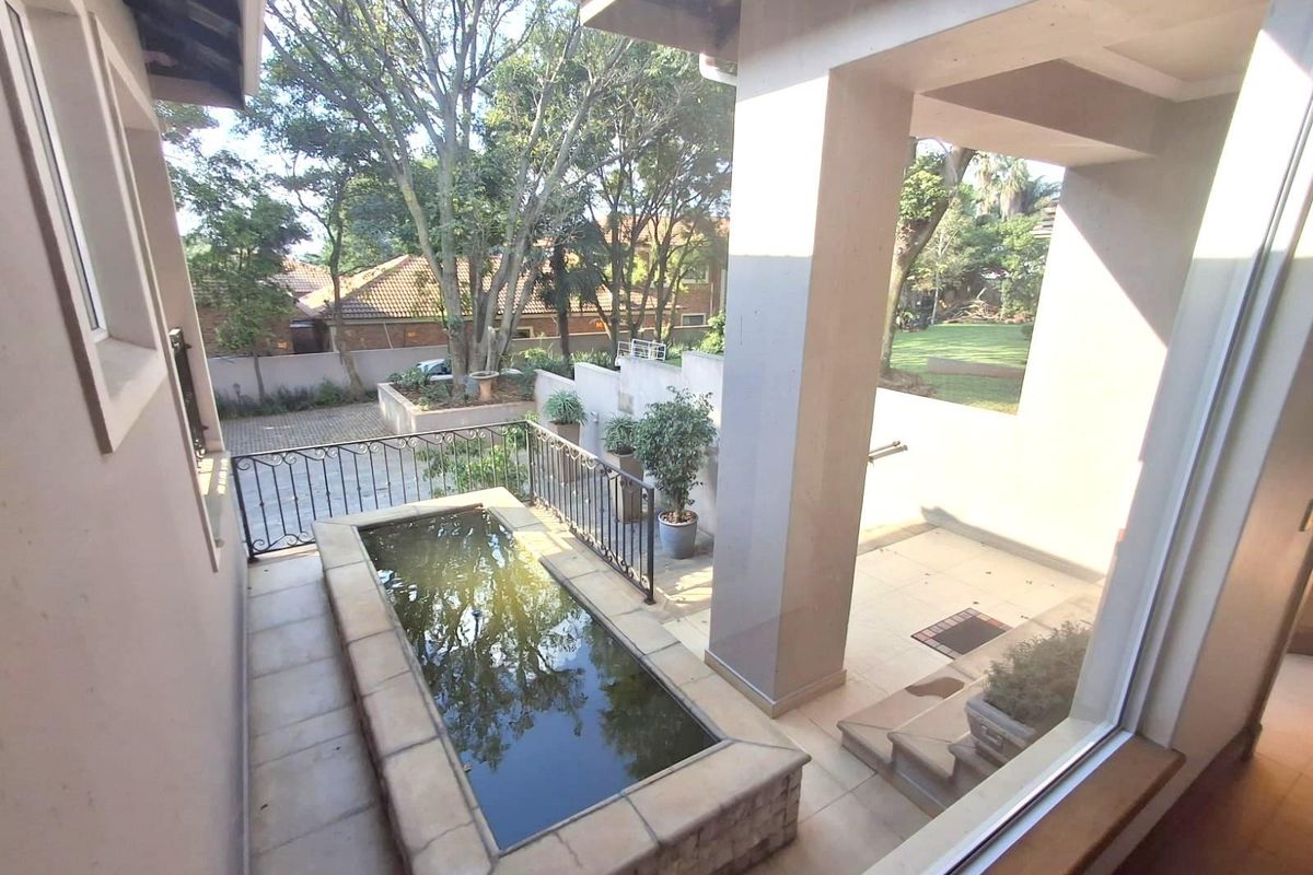 A FAMILY OASIS NESTLED IN PRISTINE BEDFORDVIEW - Photo 5