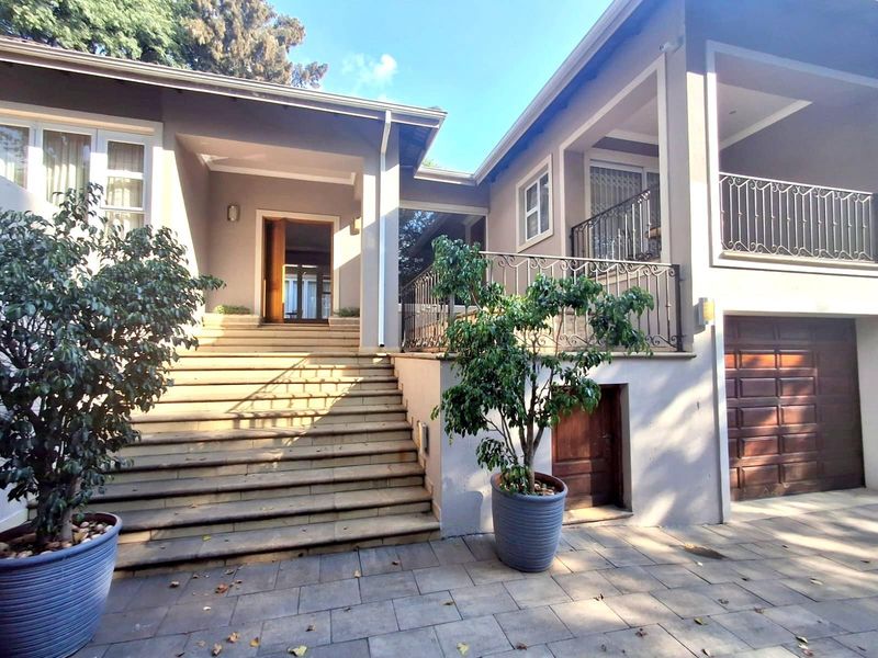 A FAMILY OASIS NESTLED IN PRISTINE BEDFORDVIEW - Photo 4