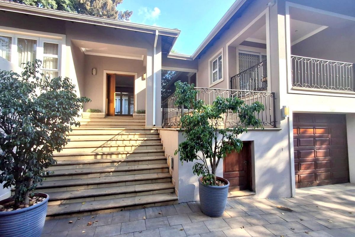 A FAMILY OASIS NESTLED IN PRISTINE BEDFORDVIEW - Photo 4