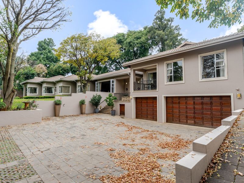 A FAMILY OASIS NESTLED IN PRISTINE BEDFORDVIEW - Photo 2