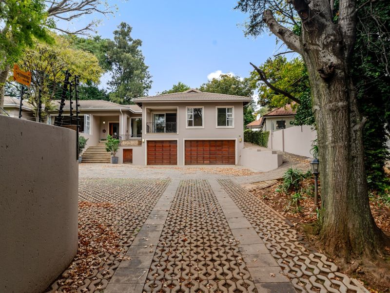 A FAMILY OASIS NESTLED IN PRISTINE BEDFORDVIEW - Photo 3