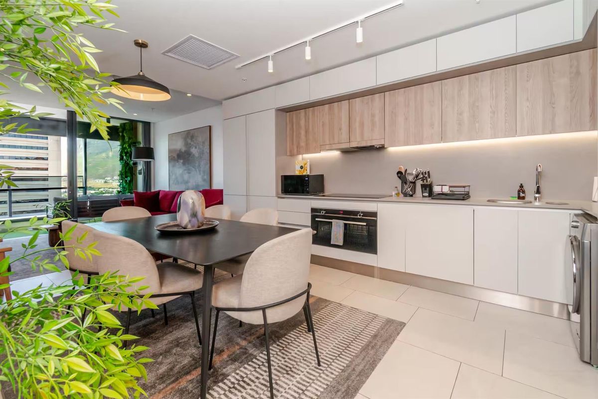 Apartment For Sale in Cape Town City Centre, Cape Town - Photo 2