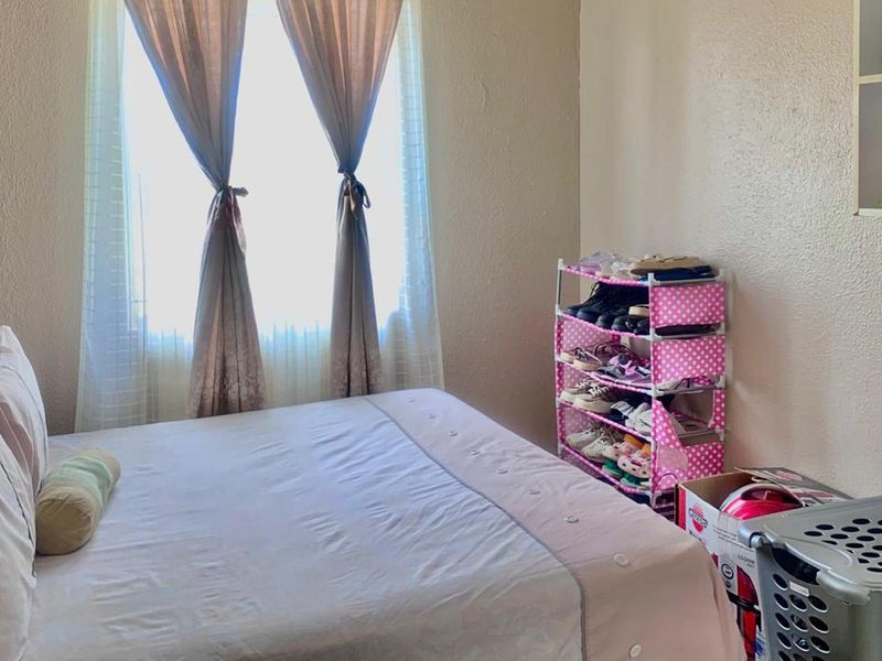 Modern 3 Bedroom Upstairs Townhouse in Ormonde - Photo 10