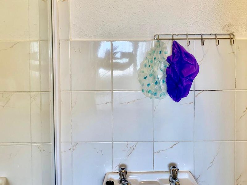 Modern 3 Bedroom Upstairs Townhouse in Ormonde - Photo 8