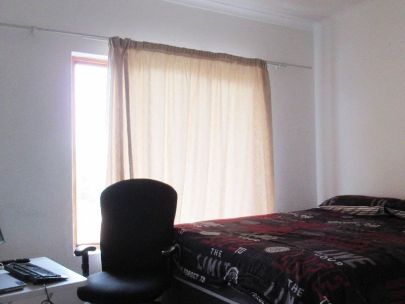 Top Floor 2 Bedroom Townhouse with Balcony Views, Pool and Covered Parking - Photo 8