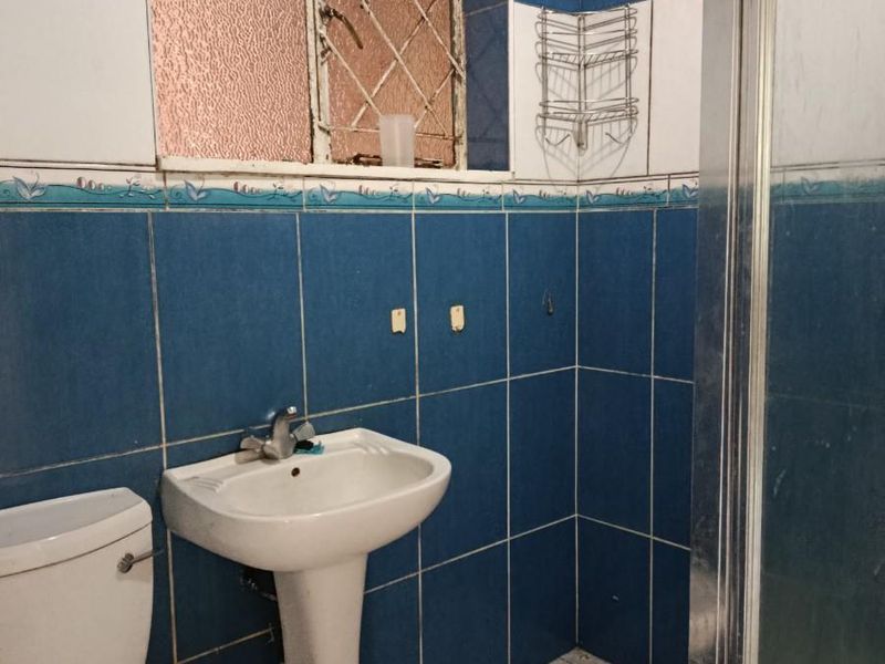 2 bedroom unit with fireplace and balcony in Crown Gardens - Photo 9