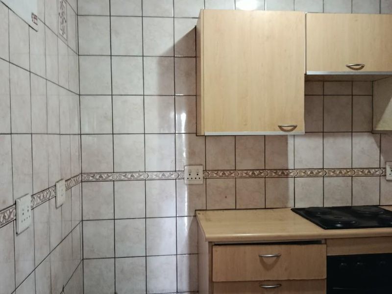 2 bedroom unit with fireplace and balcony in Crown Gardens - Photo 3