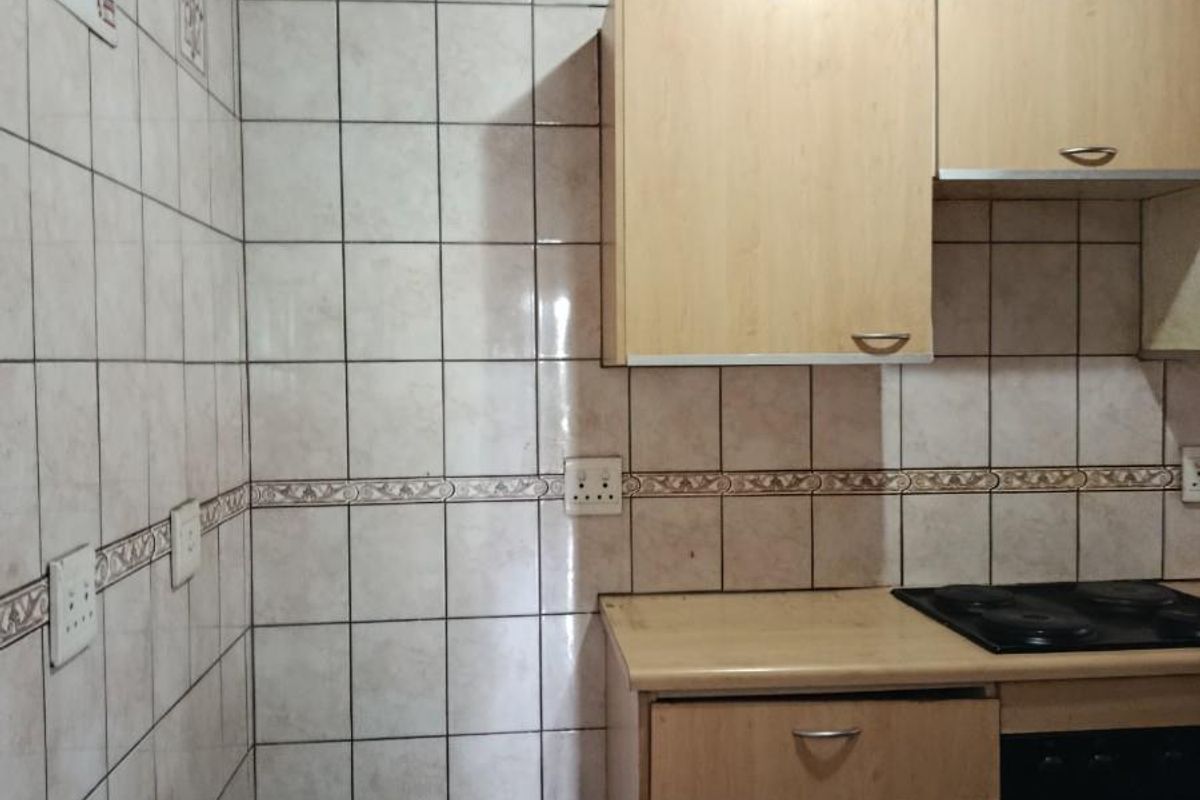 2 bedroom unit with fireplace and balcony in Crown Gardens - Photo 3