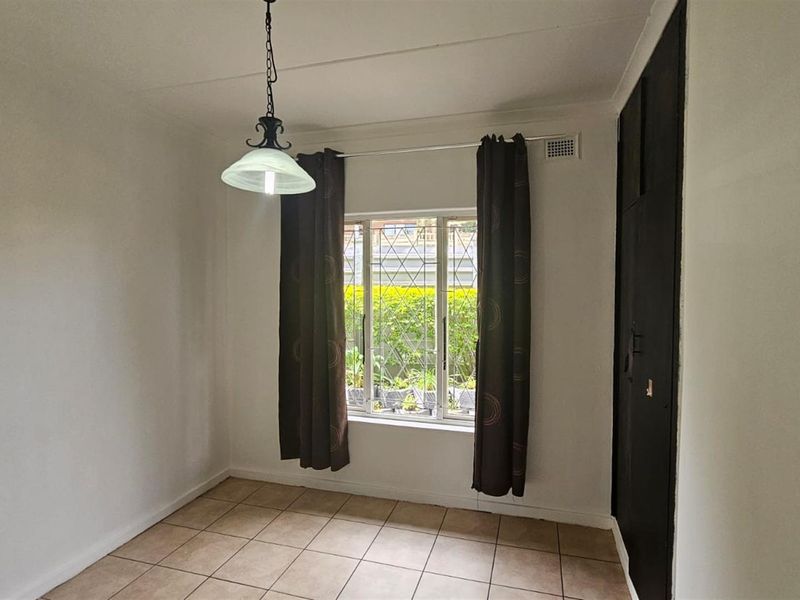 Move-in ready 3 bedroom home with space, security and neat finishes for sale in Raisethorpe - Photo 9