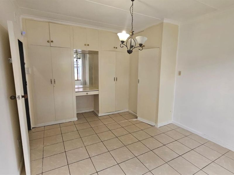 Move-in ready 3 bedroom home with space, security and neat finishes for sale in Raisethorpe - Photo 6